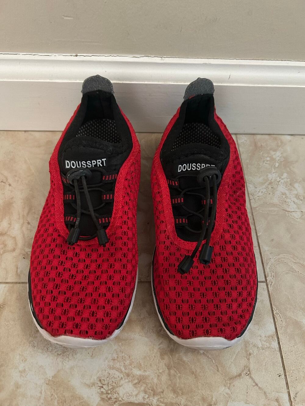 Kids Quick-Dry Water Shoes Red Mesh Slip-On Aqua Sneakers Size EU 33 US 2 Pool